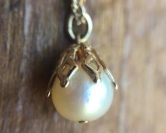 Dainty Single Pearl Necklace on 14k Chain https://ctbids.com/#!/description/share/274615