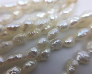 “Rice Style” Freshwater Pearl Bracelet https://ctbids.com/#!/description/share/274678