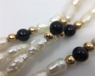 Pearl, Onyx & Gold Set https://ctbids.com/#!/description/share/274680