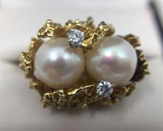 18k Pearl & Diamond Ring https://ctbids.com/#!/description/share/274699