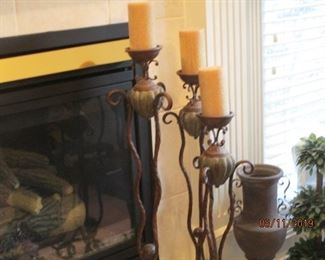 METAL CANDLE HOLDERS WITH CANDLES