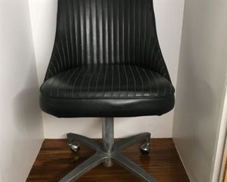 2 Aircraft Leather Chairmin
