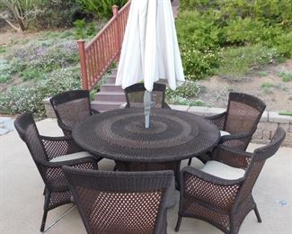 Lloyd Flanders/ Lloyd Loom patio dining set
