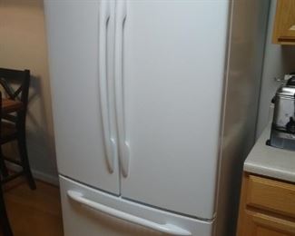 Nice side by side refrigerator