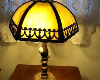 BEAUTIFUL UNIQUE TIFFANY STYLE LAMP