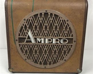 Lot 002
Ampro Deluxe Vintage Speaker In Case
