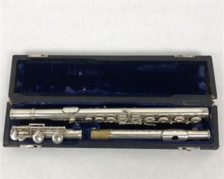 Lot 025
Y.59.0155 Flute With Case