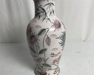 Lot 123
Oriental Chinese flower vase great condition