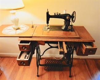 Antique Economy Plymouth sewing machine w/wooden table.