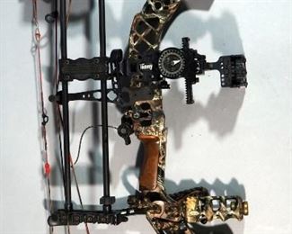 Mathews Solocam Z7 Xtreme SE5 Composite Compound Bow With Tommy Sight And Quiver