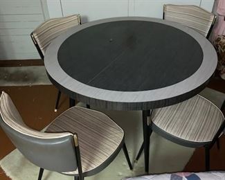 Formica table with leaf and six chairs 