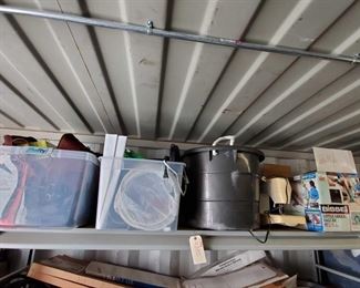 Lot # 4000: Singer Sewing Machine, DVD/VHS Player, Bissell Vacuum and more!
Includes instructions for sewi g machine, canon camera, bags, office supplies and more!