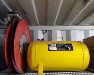 Lot 4510: Central Pneumatic 11 Gal Portable Air Tank with Hose
Central Pneumatic 11 Gal Portable Air Tank with Hose