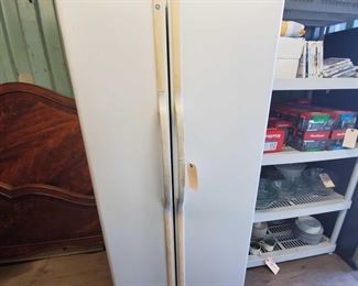 3504: General Electric Refrigerator and Freezer
Measures approx 32"x32"x68" Model number- GSS20DBMB WW
