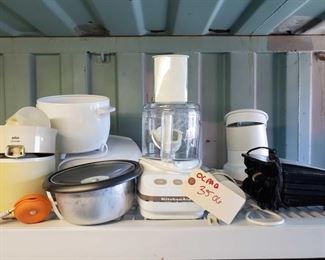 3506: Electronic Kitchen Appliances
Includes blender bases, electric grills, hand mixer, food processor and more!