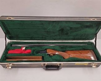 507:
Browning Citori 12ga Pump Action Shotgun with Case
Serial number: 05320 Barrel Length: 28"