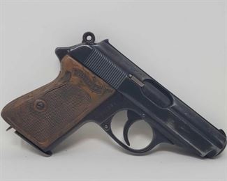615: Walther PPK 7.65mm Cal Semi Auto with Magazine
Includes magazine Serial Number: 182745 Barrel Length: 3.125"