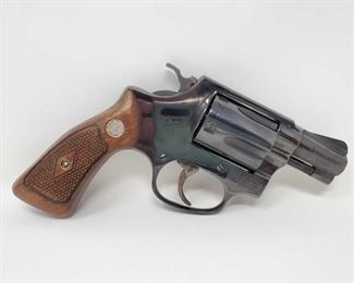 726: Smith & Wesson Model 36 .38 Spl Revolver
Serial Number: 518345 Barrel Length: 1.8"