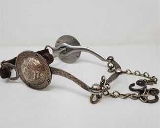 1003: Sterling Silver Overlay Show Roll Bit, 700g
Stamped "Mexico" Total weight approx 700g Shank measures approx 8"