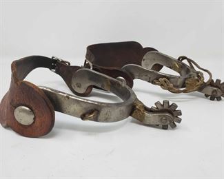 1013: Sterling Silver Pair of Spurs, 500g
Pair of Spurs Total weight approx 500g Shank measures approx 1.5"