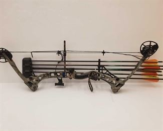 1054: Diamond Compound Bow with RedHead Arrows
Bow measures approx 37" Arrows measure approx 34" Draw weight 60lbs Dtaw length 24"