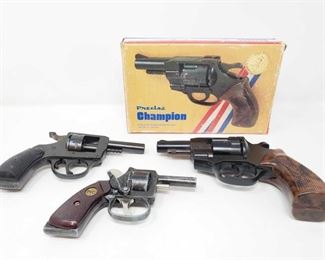 799: 3 Starter Pistols
Includes H & R Model 960 .32 Cal S&W Blank Serial Number: AC36735 Precise Champion Athletic Starter Revolver .32 & .22 Model 30134 PIC Starter Pistol