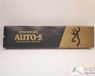 895: Browning Auto 5 Shotgun Box
Browning Auto 5 Shotgun Box