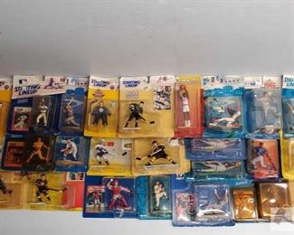 #4575 • Approx 25 Starting Lineup Figures with Players Card