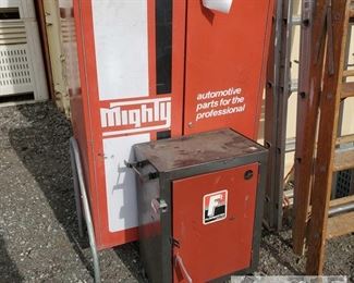 #7900 • 2 Metal Cabinets