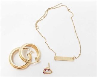 1210: 14k Gold Miscellaneous Jewelery Pieces, 7g
Weighs approx 7g
Includes pair of earrings, single earring and a bracelet