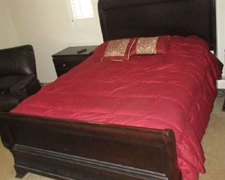 Queen size bed with adjustable mattress