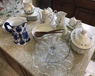 Several sets of Villery & Boch kitchen ware