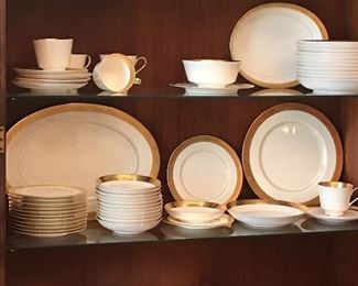 Mikasa Harrow. 12 place settings.