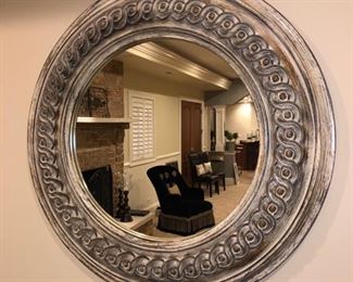 Round wall mirror 