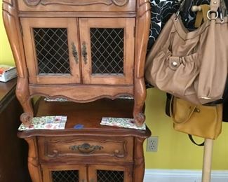 (2) Vintage Nightstands