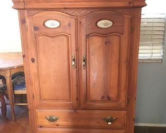 Armoire / Wardrobe