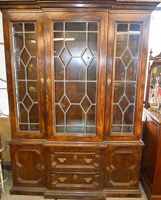 Buffet with leaded glass