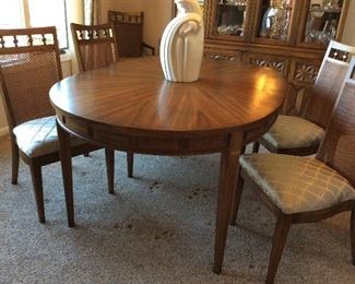 Dining table w/ leaves and 6 chairs 350.00