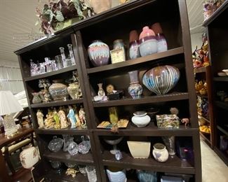 Lots of decorative items for your home