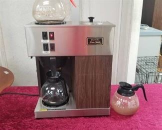 Bunn Model VPR W/G w/ 2 Glass Decanters
