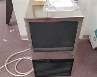 Hoshizaki Self Contained Crescent Cuber Model KM61BAH