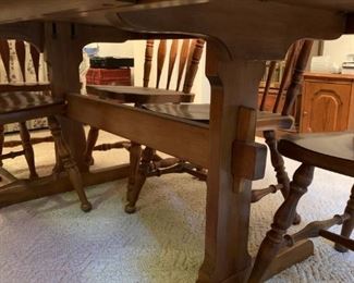 #21 ethan allen signature service trussel table w/ 8 chairs (NOTE 4 of each style) and 2 leaves 55-90x38x28 $500.00