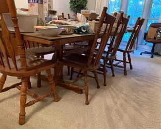 #21 ethan allen signature service trussel table w/ 8 chairs (NOTE 4 of each style) and 2 leaves 55-90x38x28 $500.00