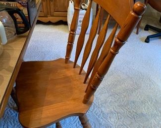 #21 ethan allen signature service trussel table w/ 8 chairs (NOTE 4 of each style) and 2 leaves 55-90x38x28 $500.00