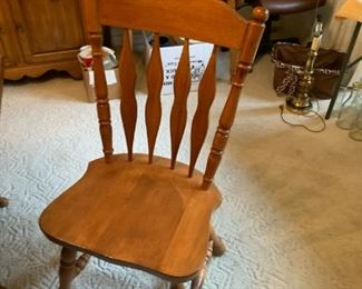 #21 ethan allen signature service trussel table w/ 8 chairs (NOTE 4 of each style) and 2 leaves 55-90x38x28 $500.00