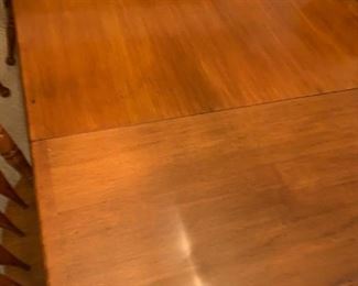 #21 ethan allen signature service trussel table w/ 8 chairs (NOTE 4 of each style) and 2 leaves 55-90x38x28 $500.00
