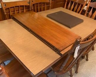 #21 ethan allen signature service trussel table w/ 8 chairs (NOTE 4 of each style) and 2 leaves 55-90x38x28 $500.00