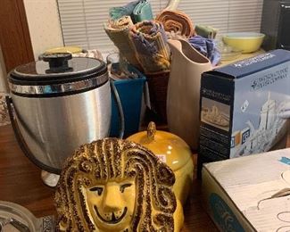 Vintage lion Cookie jar