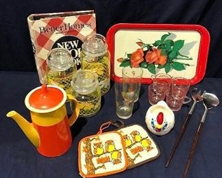 Vintage Kitchen Lot #2 https://ctbids.com/#!/description/share/275982