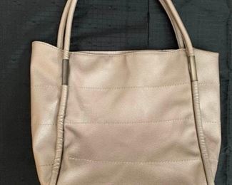 Neiman Marcus Leather Tote https://ctbids.com/#!/description/share/275804